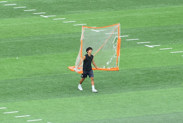 表现也不容 表现也不容